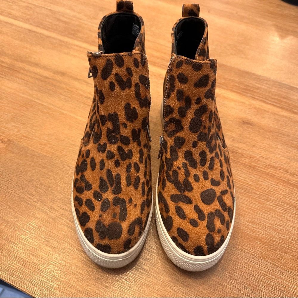 Time and Tru healed leopard sneakers